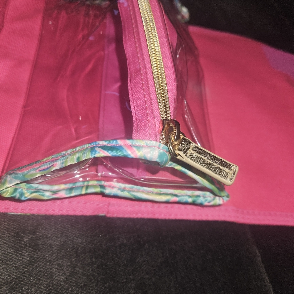 Lilly Pulitzer Tropical Pink Print Hanging Makeup Bag 🤍 - Picture 5 of 9